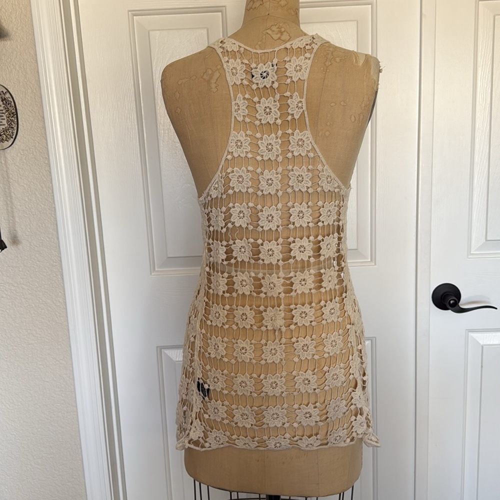 Crochet Floral Lace Tank Top in Cream - Picture 3 of 9